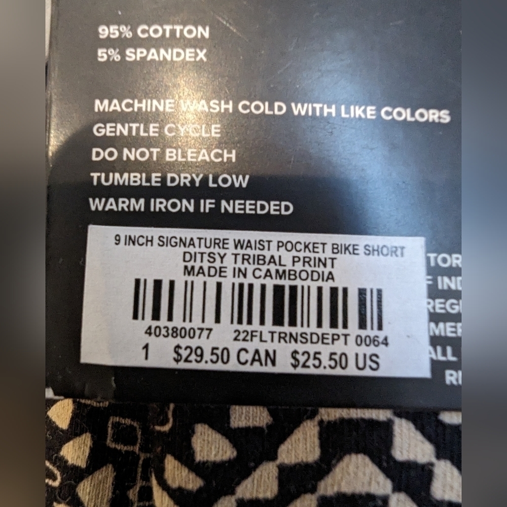 New Torrid Bike Shorts Black ditzy tribal print 9 Inch Size 1x or 2x - Picture 4 of 11